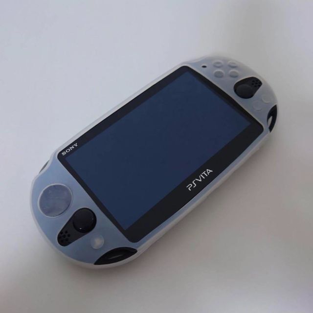 PlayStation Vita(プレイステーションヴィータ)のPSVita PCH-2000用 シリコンケース ホワイト エンタメ/ホビーのゲームソフト/ゲーム機本体(その他)の商品写真