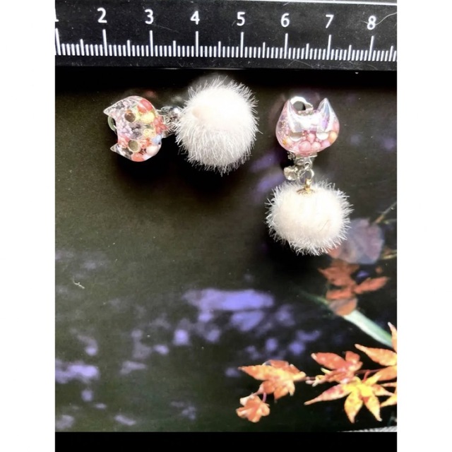 胸キュン！　桜色の夢かわいいピンクキャット白しっぽ猫　シュワシュワ　ポップ ハンドメイドのアクセサリー(イヤリング)の商品写真