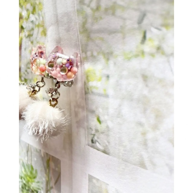 胸キュン！　桜色の夢かわいいピンクキャット白しっぽ猫　シュワシュワ　ポップ ハンドメイドのアクセサリー(イヤリング)の商品写真