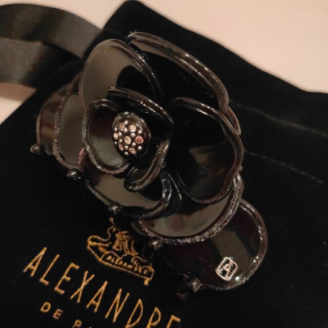 Alexandre de Paris(アレクサンドルドゥパリ)のアレクサンドルドゥパリ　カメリア　クリップ　ヘアクリップ　黒 レディースのヘアアクセサリー(バレッタ/ヘアクリップ)の商品写真