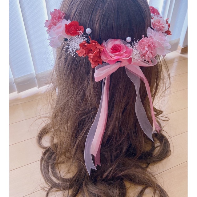 ラプンツェルハーフアップ髪飾り♡赤♡ピンク♡濃いピンク ハンドメイドのウェディング(ヘッドドレス/ドレス)の商品写真