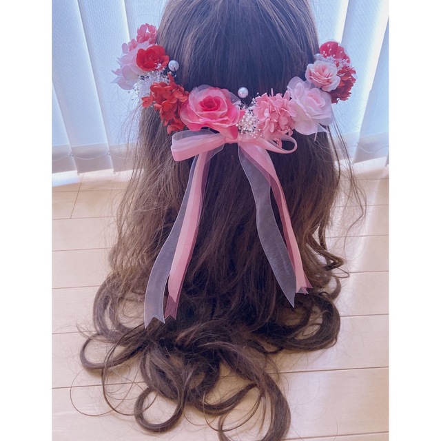 ラプンツェルハーフアップ髪飾り♡赤♡ピンク♡濃いピンク ハンドメイドのウェディング(ヘッドドレス/ドレス)の商品写真