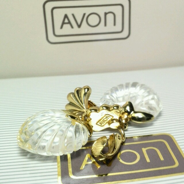 AVON(エイボン)のAVON 刻印揺れるイヤリング☆美品 レディースのアクセサリー(イヤリング)の商品写真