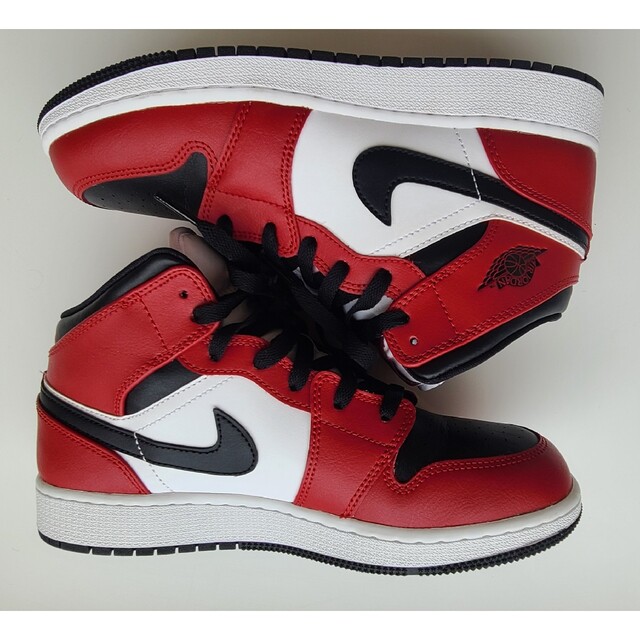 NIKE(ナイキ)のAIR JORDAN 1 MID GS 'CHICAGO BLACK TOE' レディースの靴/シューズ(スニーカー)の商品写真