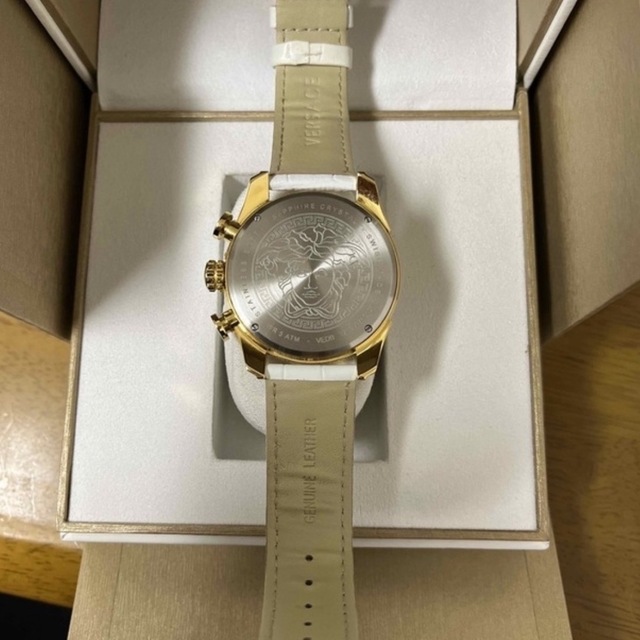 ヴェルサーチ V-RAY クロノ クォーツ 腕時計 ホワイト ゴールド