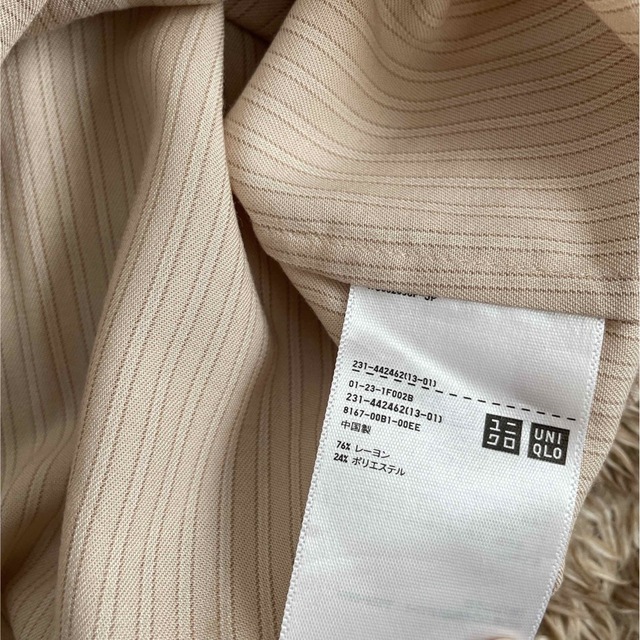 UNIQLO(ユニクロ)の値下げ済！UNIQLO レーヨンブラウス ベージュ XL レディースのトップス(シャツ/ブラウス(長袖/七分))の商品写真