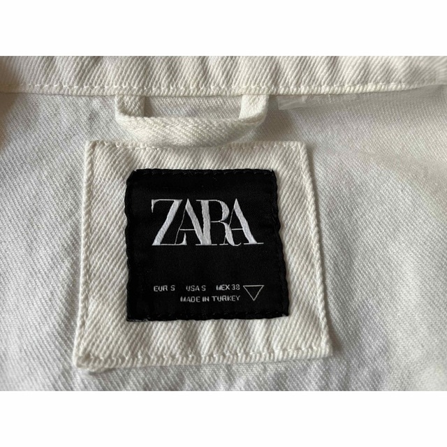 ZARA(ザラ)のZARA プリント　デニムジャケット　ホワイト　 メンズのジャケット/アウター(Gジャン/デニムジャケット)の商品写真