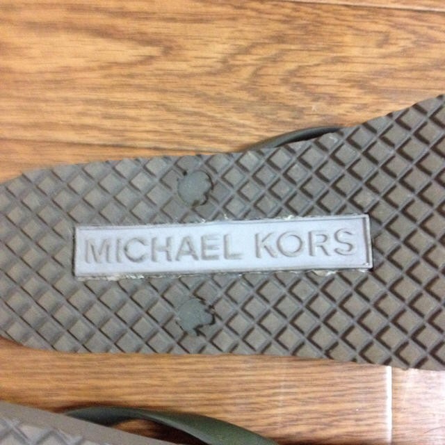 Michael Kors(マイケルコース)のMICHAEL KORS迷彩ビーチサンダル マイケルコース カモフラージュ レディースの靴/シューズ(サンダル)の商品写真