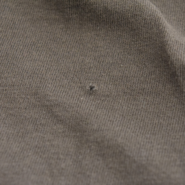 MONCLER(モンクレール)のMONCLER モンクレール MAGLIA T-SHIRT スプリット ロゴ マグリア 半袖カットソー Tシャツ カーキ F20918C7A710 829H8 メンズのトップス(Tシャツ/カットソー(半袖/袖なし))の商品写真