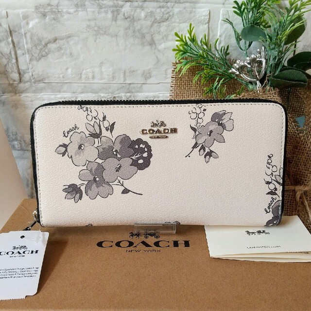 3周年記念イベントが COACH コーチ 新品 ホワイト 紫 花柄 長財布