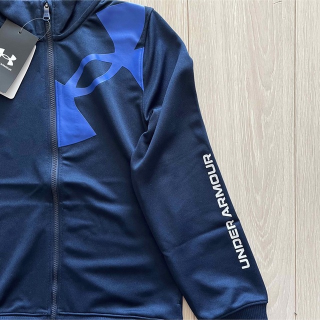 UNDER ARMOUR(アンダーアーマー)の新品 アンダーアーマー トラックジャケット ジャージ YXS NV キッズ/ベビー/マタニティのキッズ服男の子用(90cm~)(その他)の商品写真