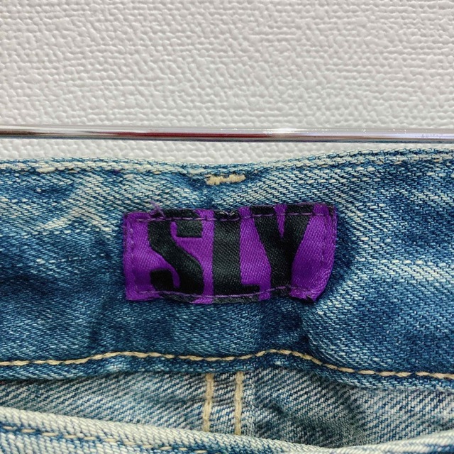 SLY(スライ)のSLY スライ　ダメージデニム　インディゴ製品　25インチ レディースのパンツ(デニム/ジーンズ)の商品写真