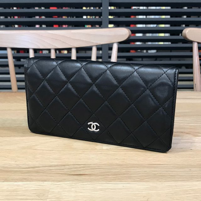 CHANEL(シャネル)の美品 シャネル マトラッセ タイムレス クラシック 2つ折り長財布 ラムスキン レディースのファッション小物(財布)の商品写真