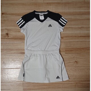 アディダス(adidas)のアディダス テニスゲームシャツ(スコートおまけ付き) 130cm(ウェア)