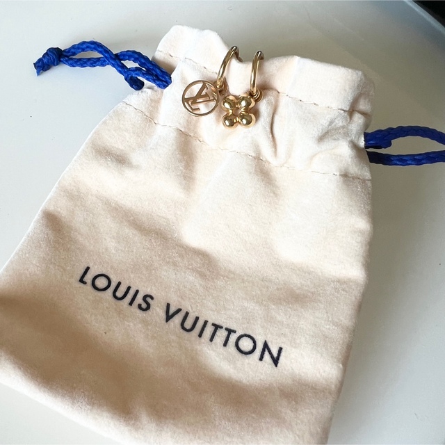 LOUIS VUITTON(ルイヴィトン)のLOUIS VUITTON ルイヴィトン ブックル ドレイユ・ブルーミング レディースのアクセサリー(ピアス)の商品写真