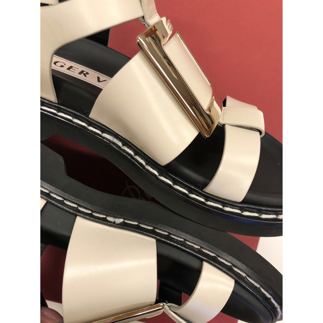 ROGER VIVIER(ロジェヴィヴィエ)の限定モデル【Roger Vivier】グルカサンダル レディースの靴/シューズ(サンダル)の商品写真