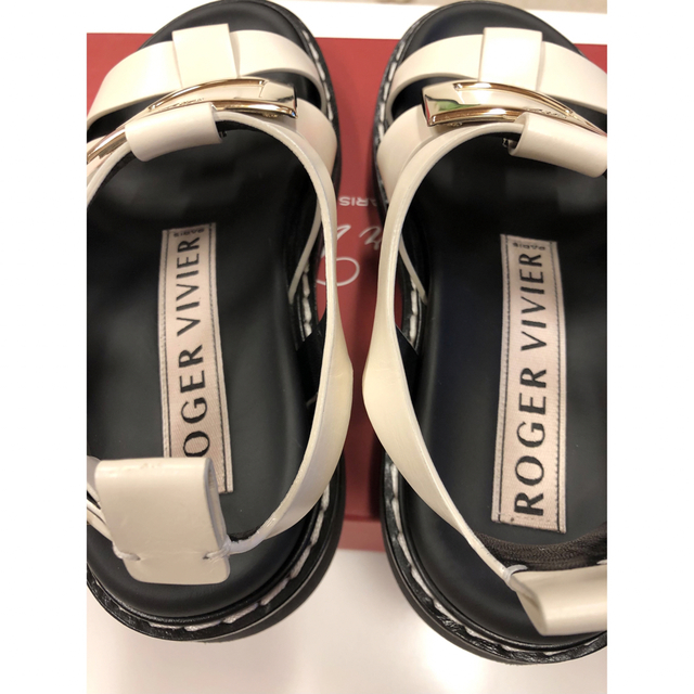 ROGER VIVIER(ロジェヴィヴィエ)の限定モデル【Roger Vivier】グルカサンダル レディースの靴/シューズ(サンダル)の商品写真