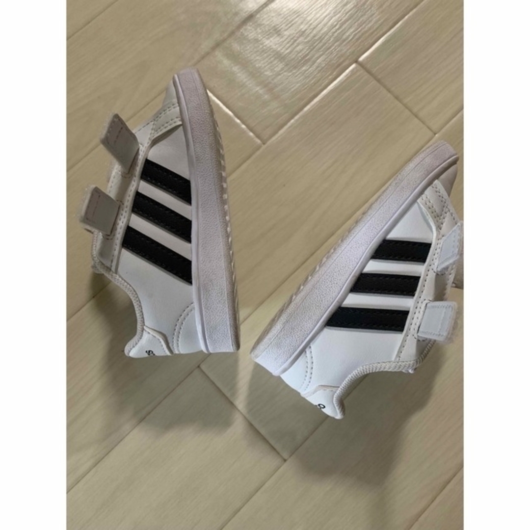 adidas(アディダス)のアディダススニーカー　13センチ キッズ/ベビー/マタニティのベビー靴/シューズ(~14cm)(スニーカー)の商品写真