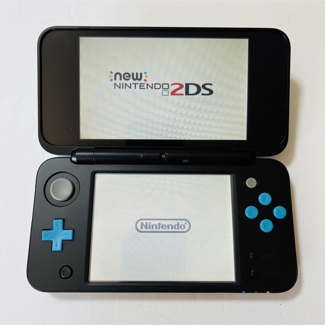 ニンテンドー2DS(ニンテンドー2DS)の美品！NEW Nintendo 2DS 本体 LLブラック×ターコイズ エンタメ/ホビーのゲームソフト/ゲーム機本体(携帯用ゲーム機本体)の商品写真