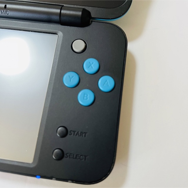 ニンテンドー2DS(ニンテンドー2DS)の美品！NEW Nintendo 2DS 本体 LLブラック×ターコイズ エンタメ/ホビーのゲームソフト/ゲーム機本体(携帯用ゲーム機本体)の商品写真