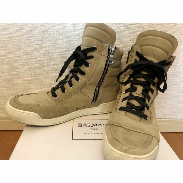 BALMAIN(バルマン)のBALMAIN ジップアップスニーカー ベージュスエード メンズの靴/シューズ(スニーカー)の商品写真