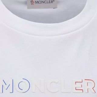 MONCLER - ○新品/正規品○ MONCLER エンボス加工のロゴプリント入り T