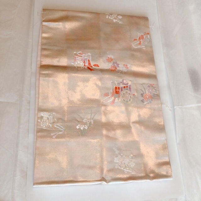 名古屋帯 未使用 正絹 刺繍 御所車 季節の花々 レディースの水着/浴衣(帯)の商品写真
