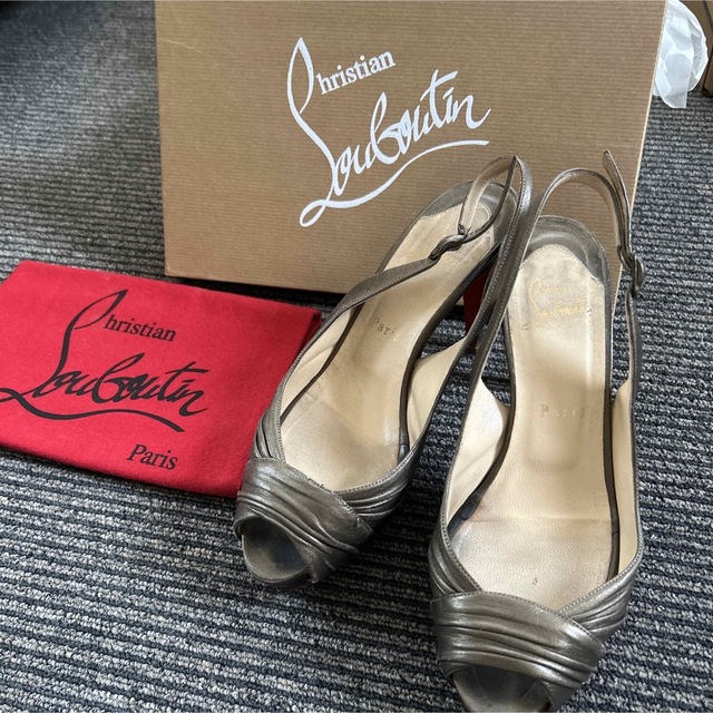 Christian Louboutin(クリスチャンルブタン)のクリスチャンルブタン　ゴールドサンダル レディースの靴/シューズ(サンダル)の商品写真