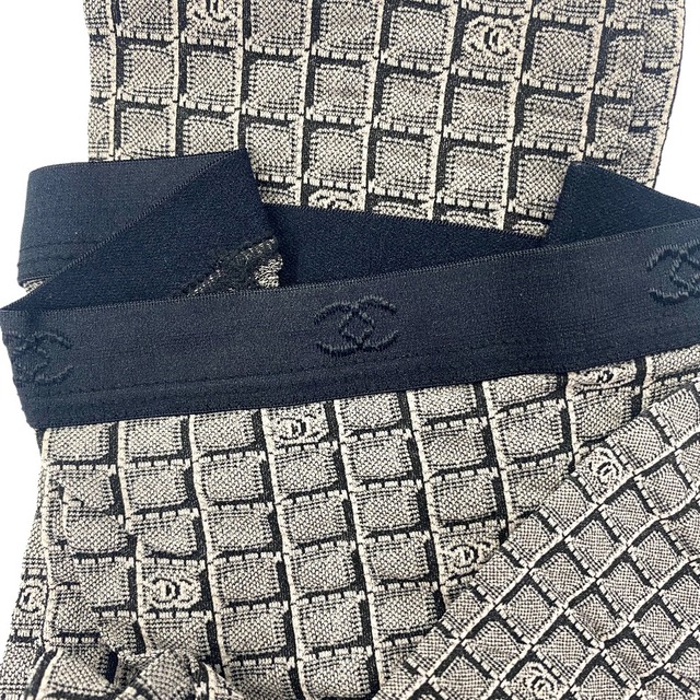 CHANEL(シャネル)の[USED/中古]CHANEL シャネル その他ファッション雑貨 タイツ ココマーク ブロックチェック グレー 中古 ai-tdc-017809 レディースのファッション小物(その他)の商品写真