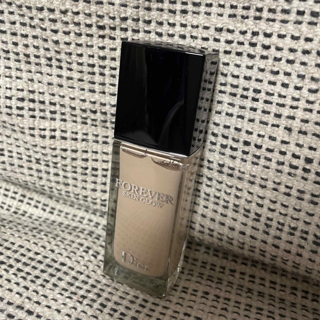 Dior フォーエヴァー フルイド グロウ　0N