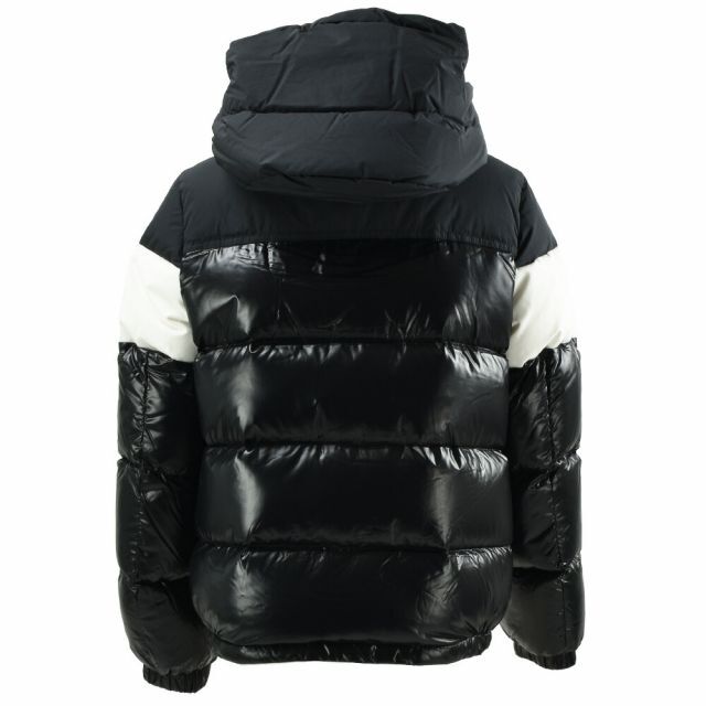 MONCLER(モンクレール)の【WHITE】MONCLER ダウンジャケット レディースのジャケット/アウター(ダウンジャケット)の商品写真