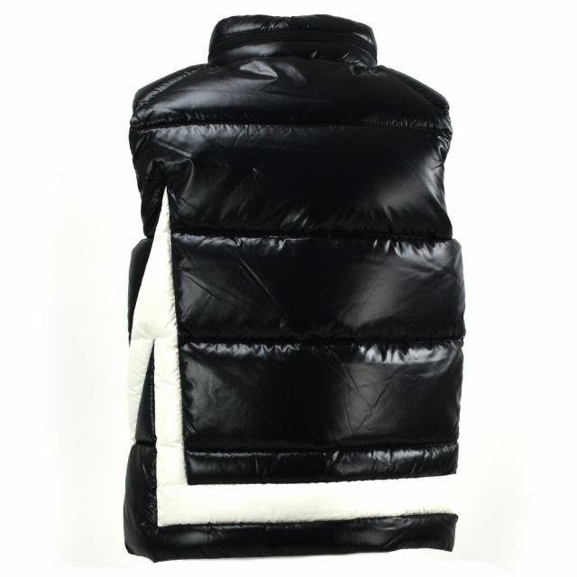 MONCLER(モンクレール)の【WHITE】MONCLER ダウンベスト レディースのジャケット/アウター(ダウンジャケット)の商品写真