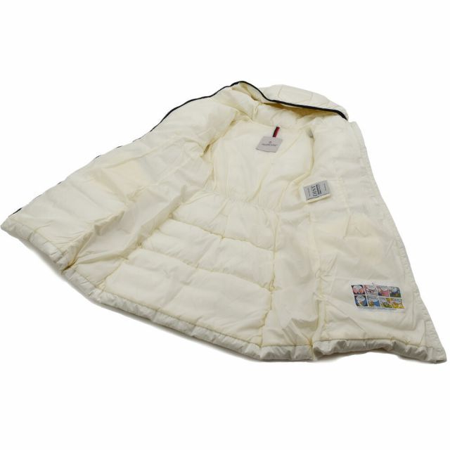 MONCLER(モンクレール)の【WHITE】MONCLER ダウンコート レディースのジャケット/アウター(ダウンジャケット)の商品写真