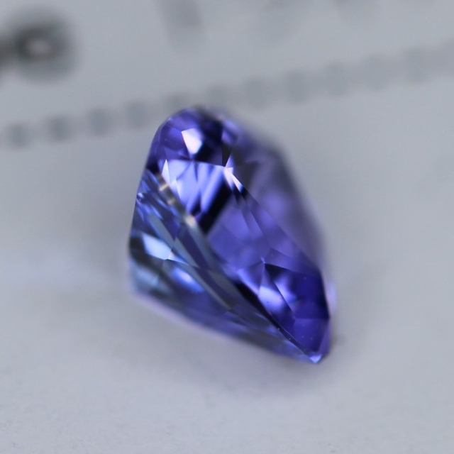 タンザナイト  0.38ct.　(Cube Cut)🕊️BR-1🕊️ レディースのアクセサリー(その他)の商品写真