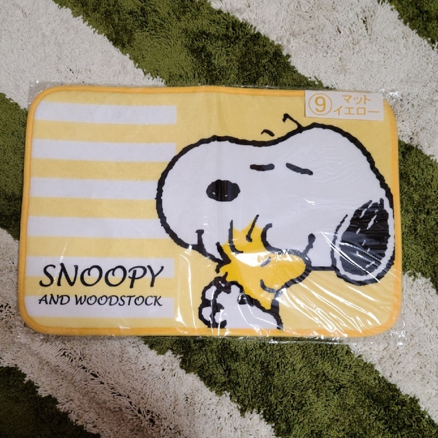 SNOOPY(スヌーピー)のスヌーピー　マット　イエロー エンタメ/ホビーのおもちゃ/ぬいぐるみ(キャラクターグッズ)の商品写真