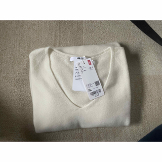 ユニクロ(UNIQLO)の3DカシミヤVネックセーター（長袖）(ニット/セーター)