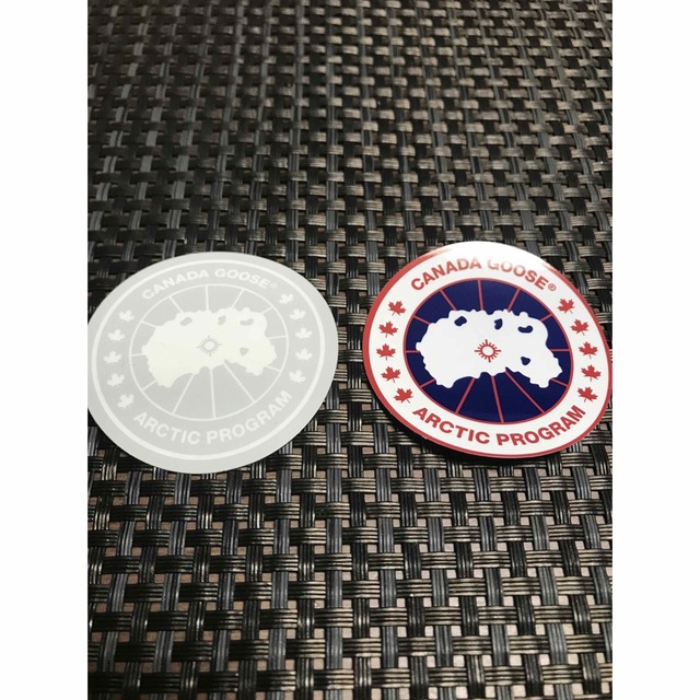 CANADA GOOSE(カナダグース)のCANADA GOOSE カナダグース　非売品ステッカー2枚セット メンズのジャケット/アウター(ダウンジャケット)の商品写真