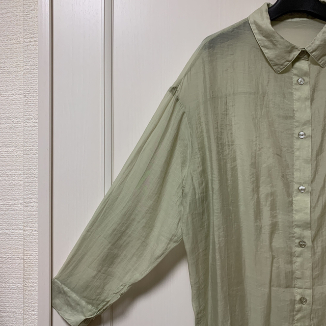 GRL(グレイル)のGRL グレイル シアーシャツ 透け感 長袖ブラウス ブラウス くすみグリーン レディースのトップス(シャツ/ブラウス(長袖/七分))の商品写真
