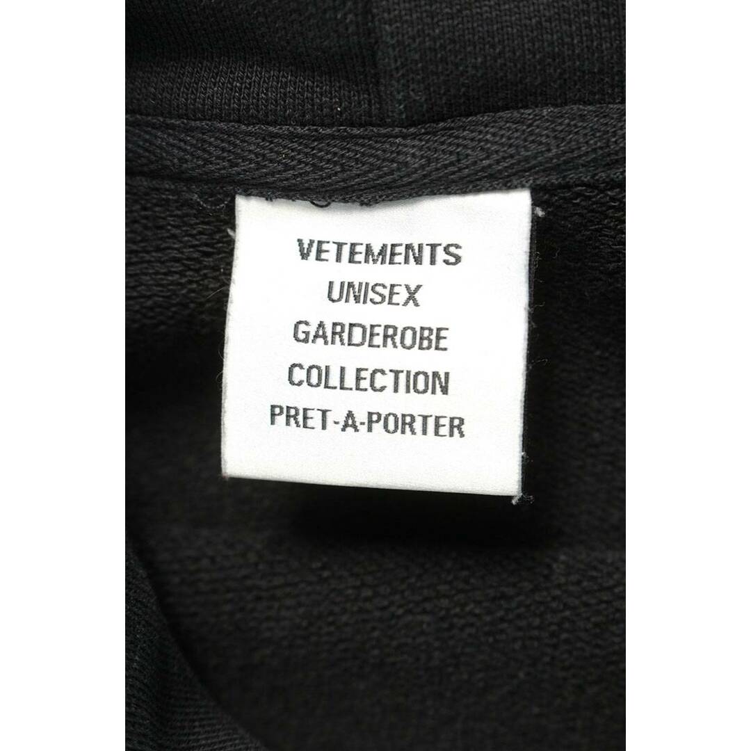 VETEMENTS(ヴェトモン)のVETEMENTS【ヴェトモン】  22SS  UE52TR380X ロゴレーベルプルオーバーパーカー パーカー メンズ ※8/19～24 発送・問い合わせ遅延 メンズのトップス(パーカー)の商品写真