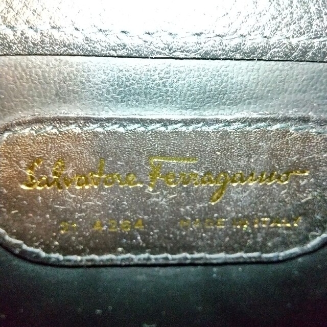 Ferragamo(フェラガモ)の■未使用■フェラガモバッグ 大型財布 ポーチ 革製 メンズのバッグ(セカンドバッグ/クラッチバッグ)の商品写真