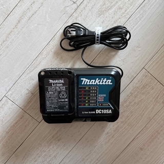 マキタ(Makita)のマキタDC10SA 充電器とバッテリー(バッテリー/充電器)