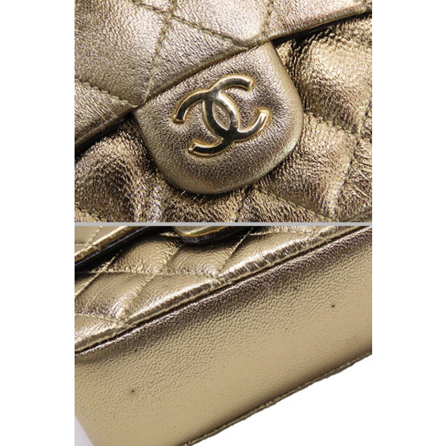 CHANEL(シャネル)の激レア美品 シャネル ヴィンテージ ミニミニマトラッセ チェーン バッグチャーム ポーチ メタリックゴールド ゴールド金具 ラムスキン レディースのアクセサリー(チャーム)の商品写真