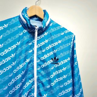 adidas - ☆adidas 折りたたみ フード付き 総柄 ロゴ ジップアップ ... ★adidas 折りたたみ フード付き 総柄 ロゴ ジップアップ ジャケット