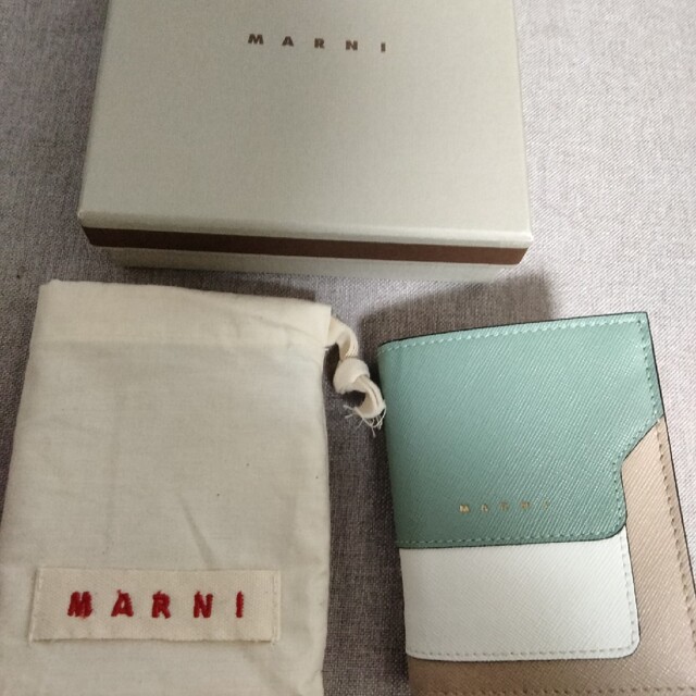 Marni(マルニ)の【極美品】MARNI  サフィアーノレザー バイフォールド・ウォレット レディースのファッション小物(財布)の商品写真