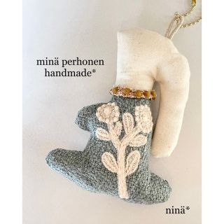 ミナペルホネン(mina perhonen)のミナペルホネン　チャーム　うさぎ　ハンドメイド(チャーム)