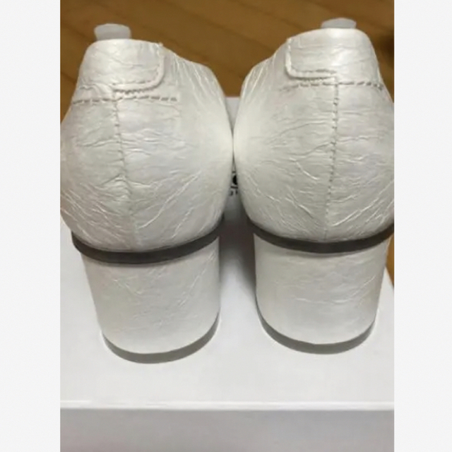MM6(エムエムシックス)のメゾンマルジェラ　MM6 パンプス　ホワイト　サイズ38 レディースの靴/シューズ(ハイヒール/パンプス)の商品写真