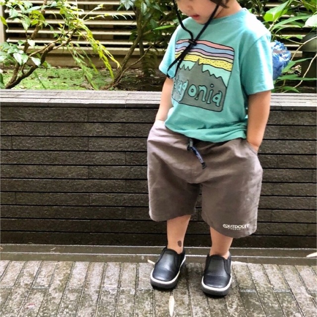 patagonia(パタゴニア)の大特価‼️patagonia ロゴTシャツ⭐️オーガニックコットン⭐️4T⭐️ キッズ/ベビー/マタニティのキッズ服女の子用(90cm~)(Tシャツ/カットソー)の商品写真