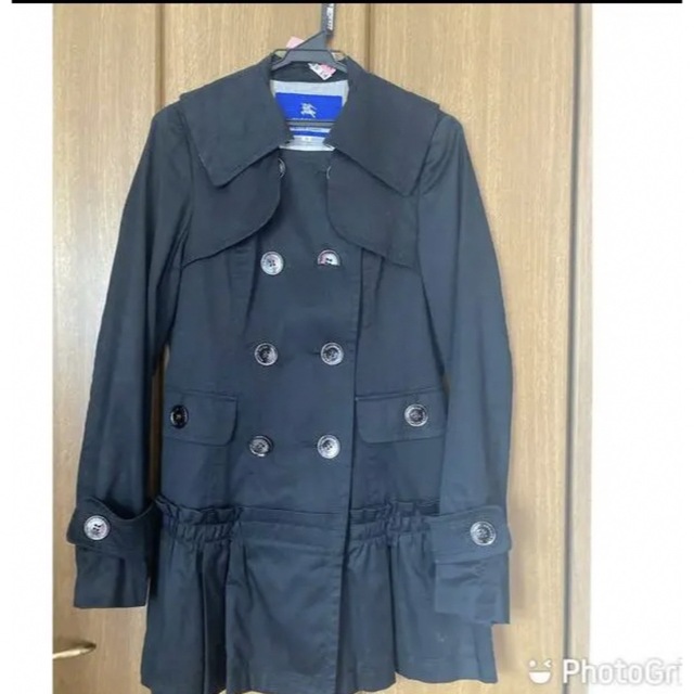 BURBERRY BLUE LABEL(バーバリーブルーレーベル)のバーバリーブルーレーベル　黒　スプリングコート　トレンチコート　38 レディースのジャケット/アウター(スプリングコート)の商品写真