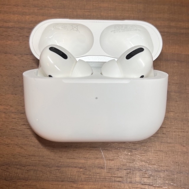 Apple(アップル)のAirPodsPro スマホ/家電/カメラのオーディオ機器(ヘッドフォン/イヤフォン)の商品写真