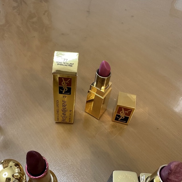Yves Saint Laurent Beaute(イヴサンローランボーテ)の口紅　六本　 コスメ/美容のベースメイク/化粧品(リップグロス)の商品写真